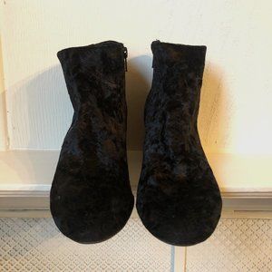 Kohl's SO Magazine Crushed Velvet Black Booties
